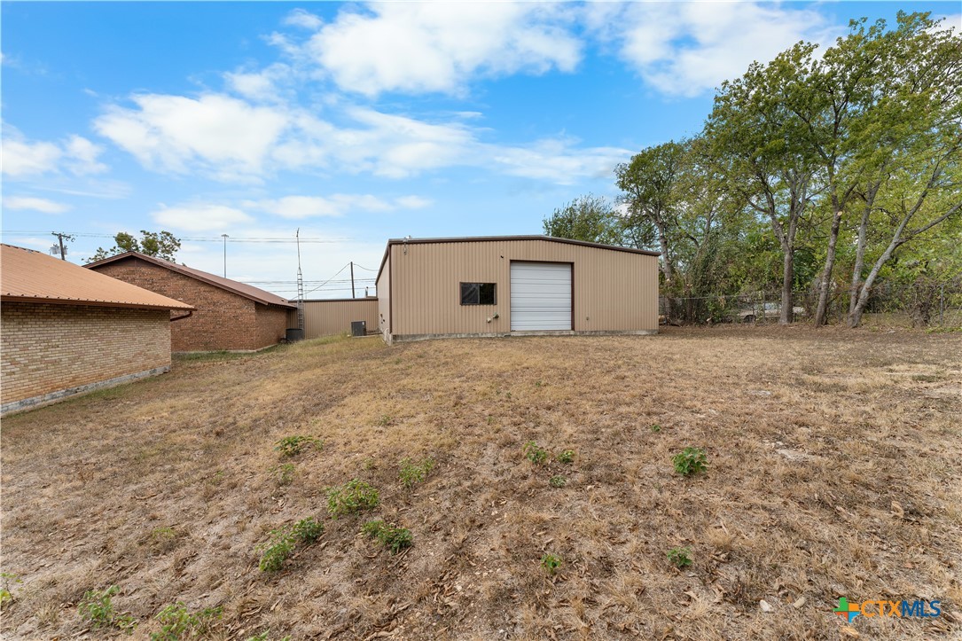 824 S Main Street Property Photo 7