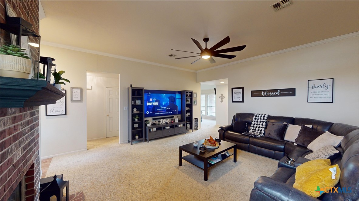 407 Cottonwood Street Property Photo 5