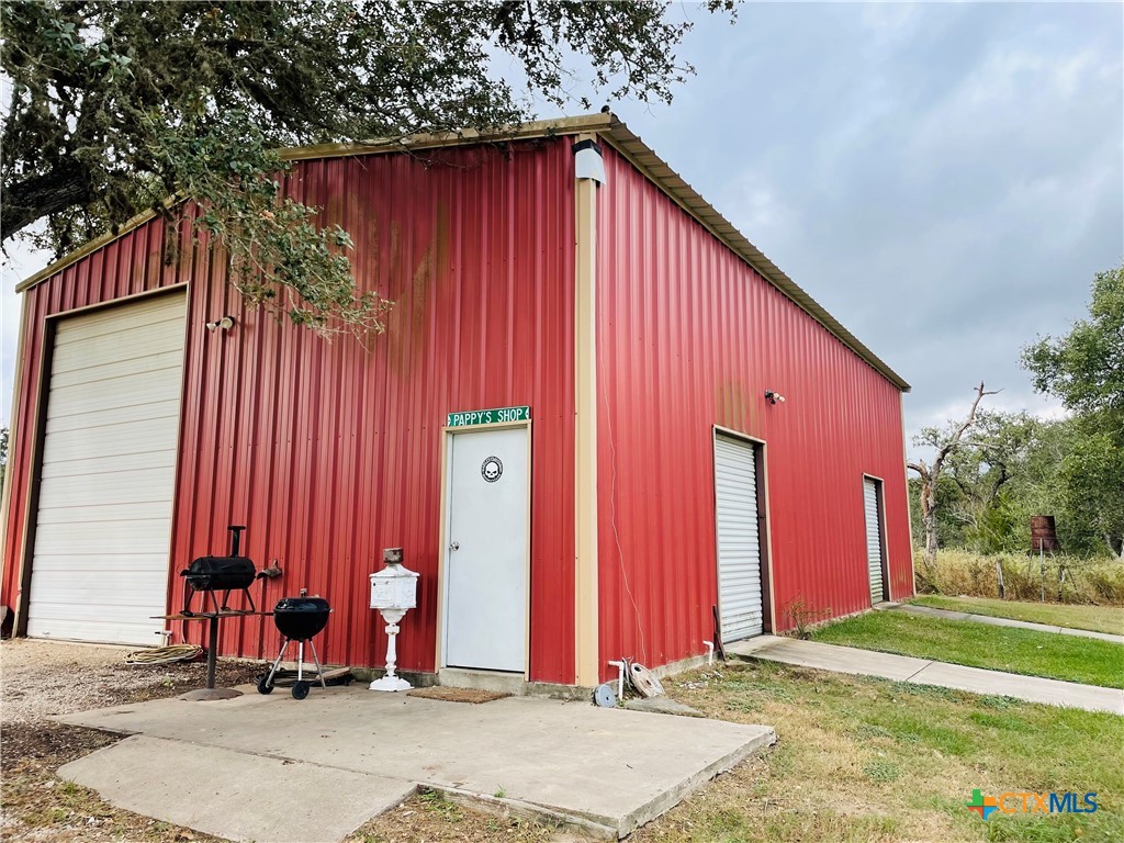 2110 Live Oak Road Property Photo 4