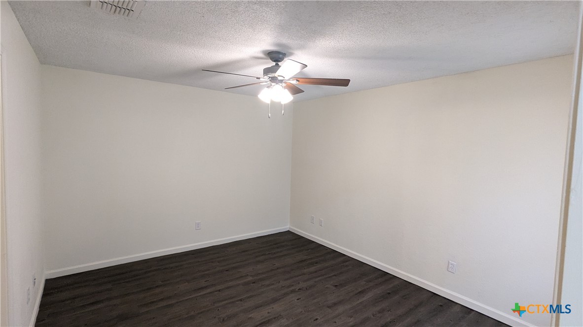 1306 N Bishop Street Property Photo 6
