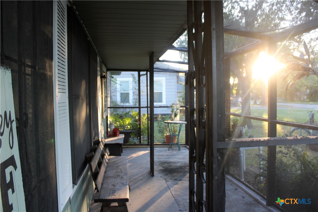 110 Crockett Street Property Photo 4