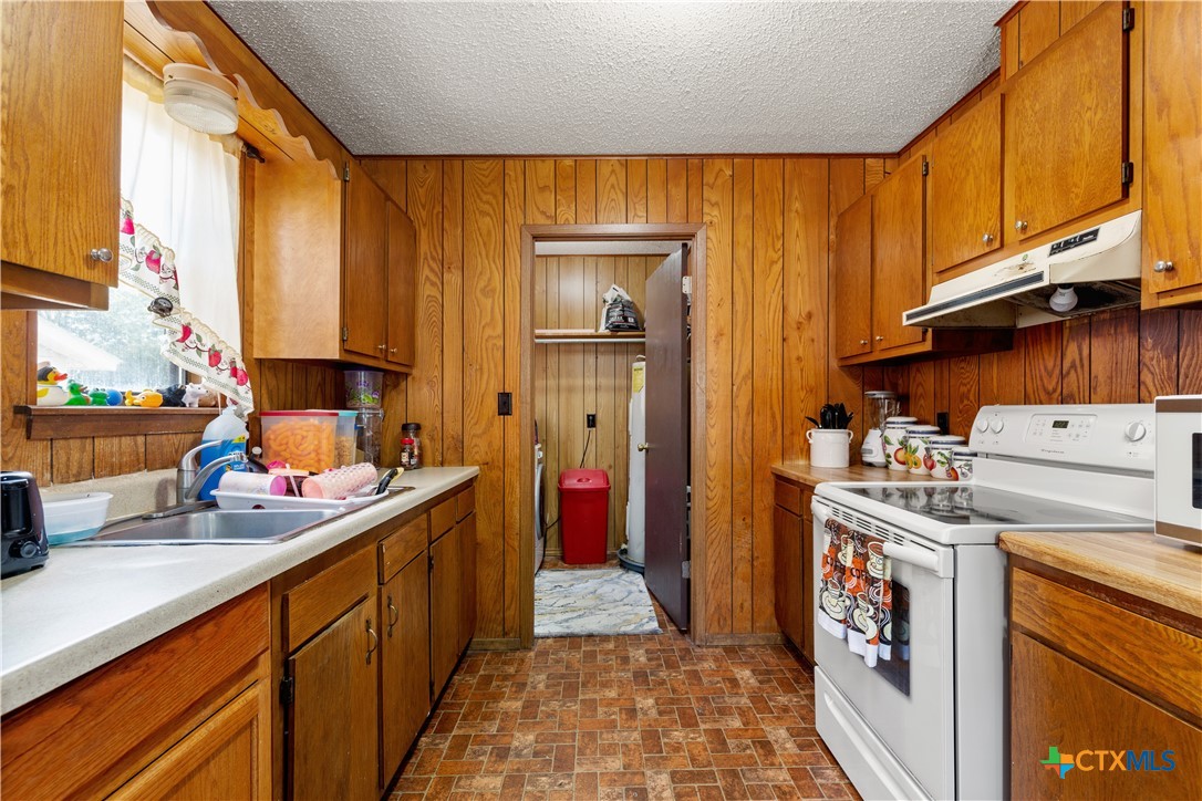 215 Redbud Ln Property Photo 3