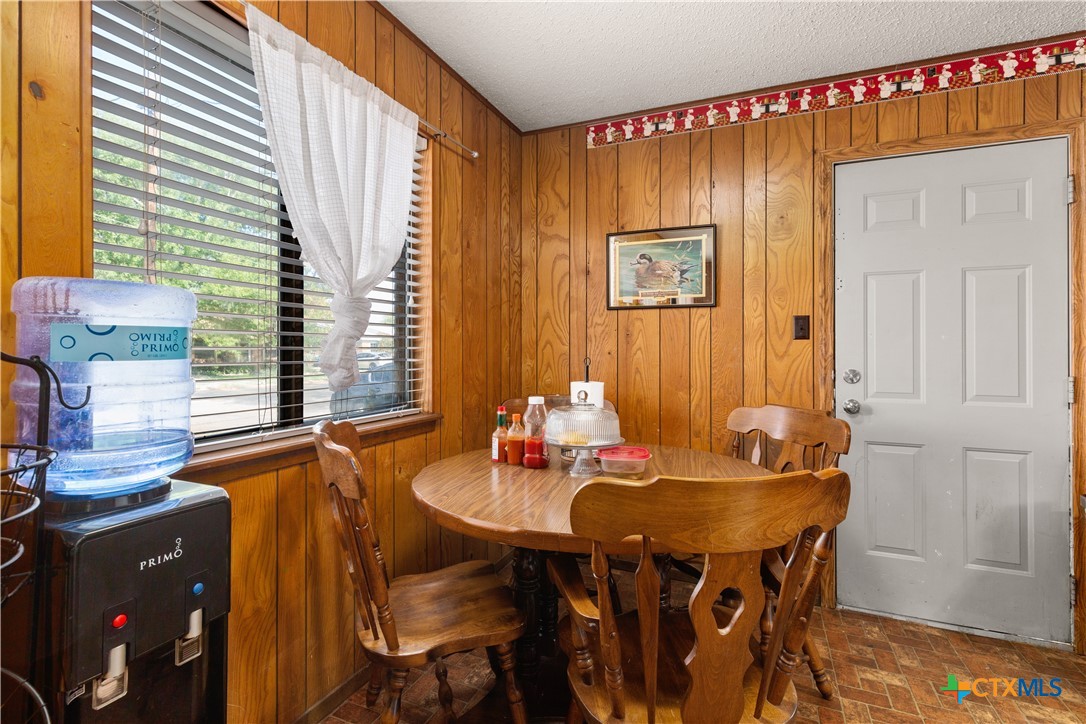 215 Redbud Ln Property Photo 7