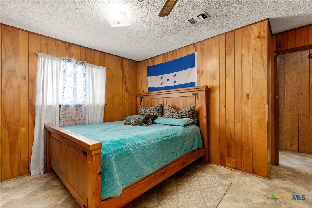 215 Redbud Ln Property Photo 9