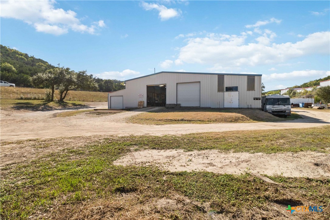 5530 Fm 2673 Property Photo 6