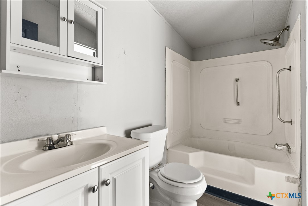 210 Latham Circle Property Photo 11