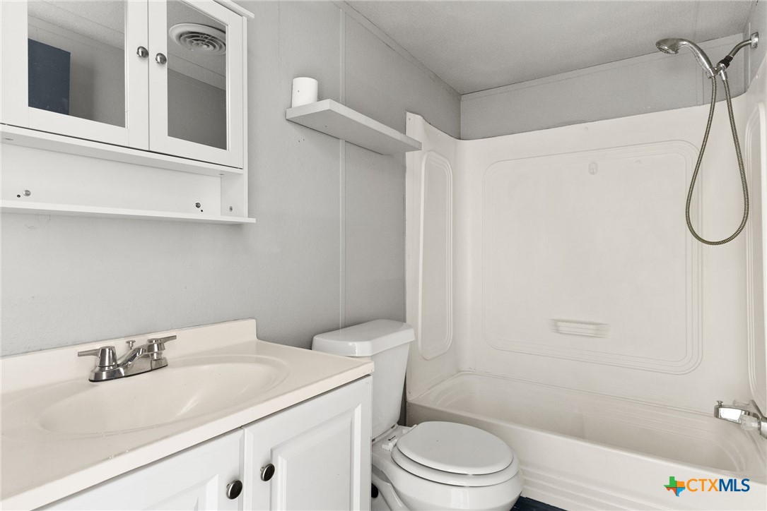 210 Latham Circle Property Photo 16