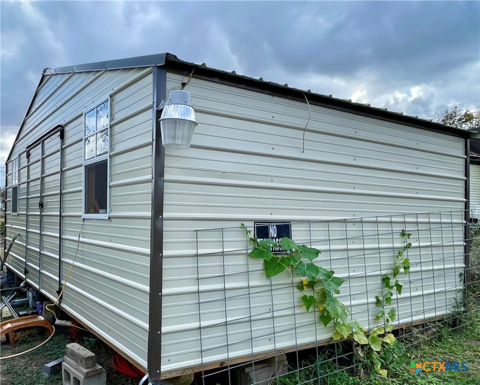822 E Fannin Street Property Photo 3