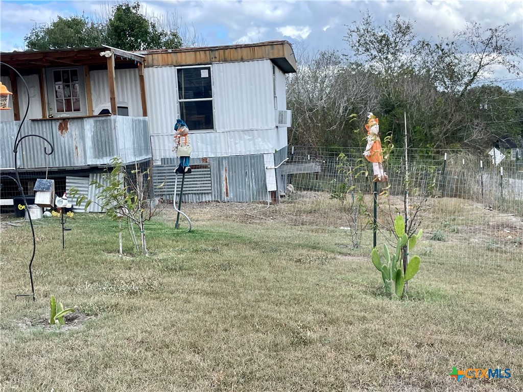822 E Fannin Street Property Photo 17