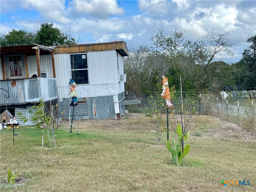 822 E Fannin Street Property Photo 18