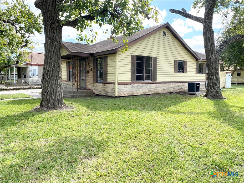 223 Seadrift Street Property Photo 3