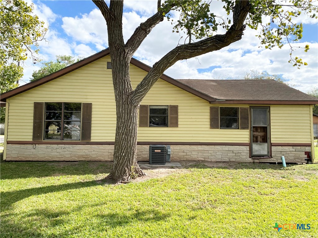223 Seadrift Street Property Photo 4
