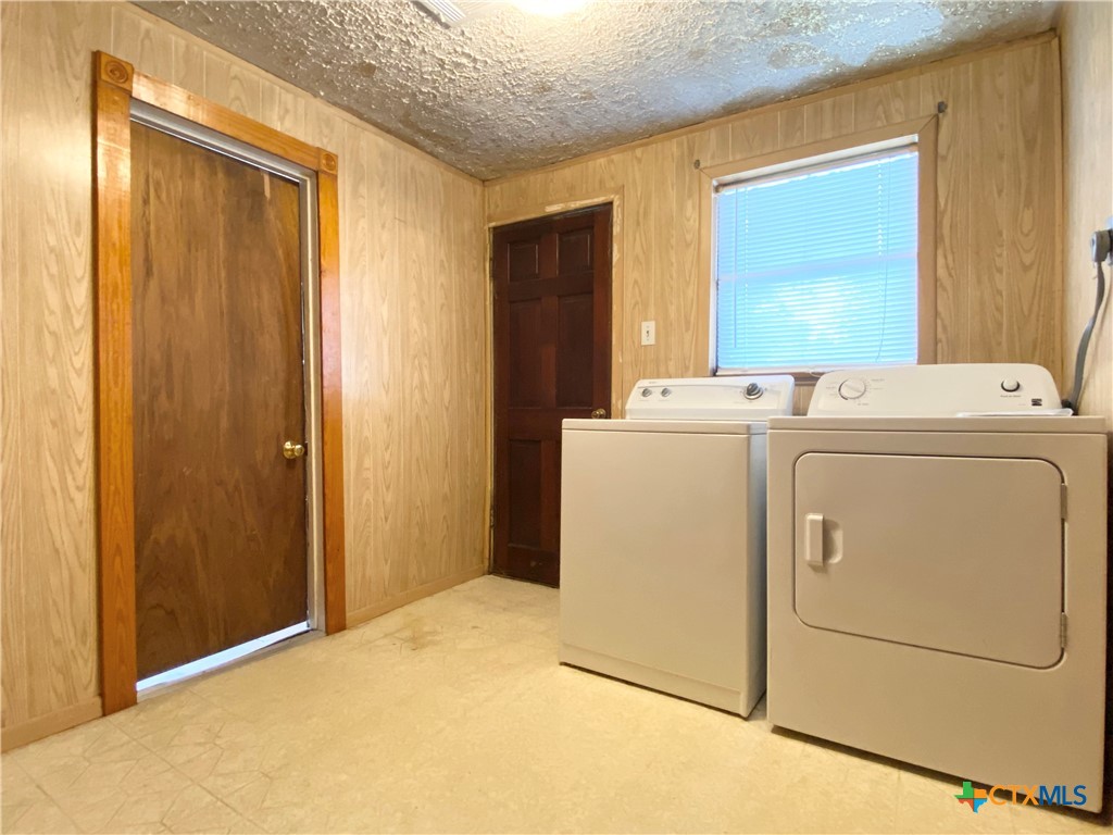 223 Seadrift Street Property Photo 8