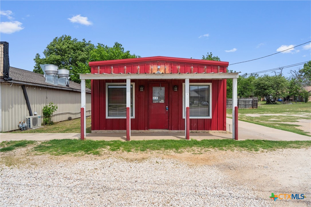 1916 W Cameron Avenue Property Photo