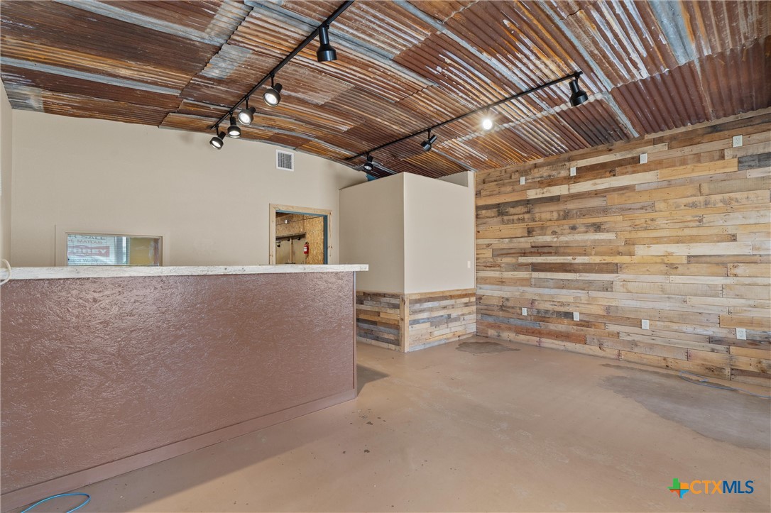 1916 W Cameron Avenue Property Photo 11
