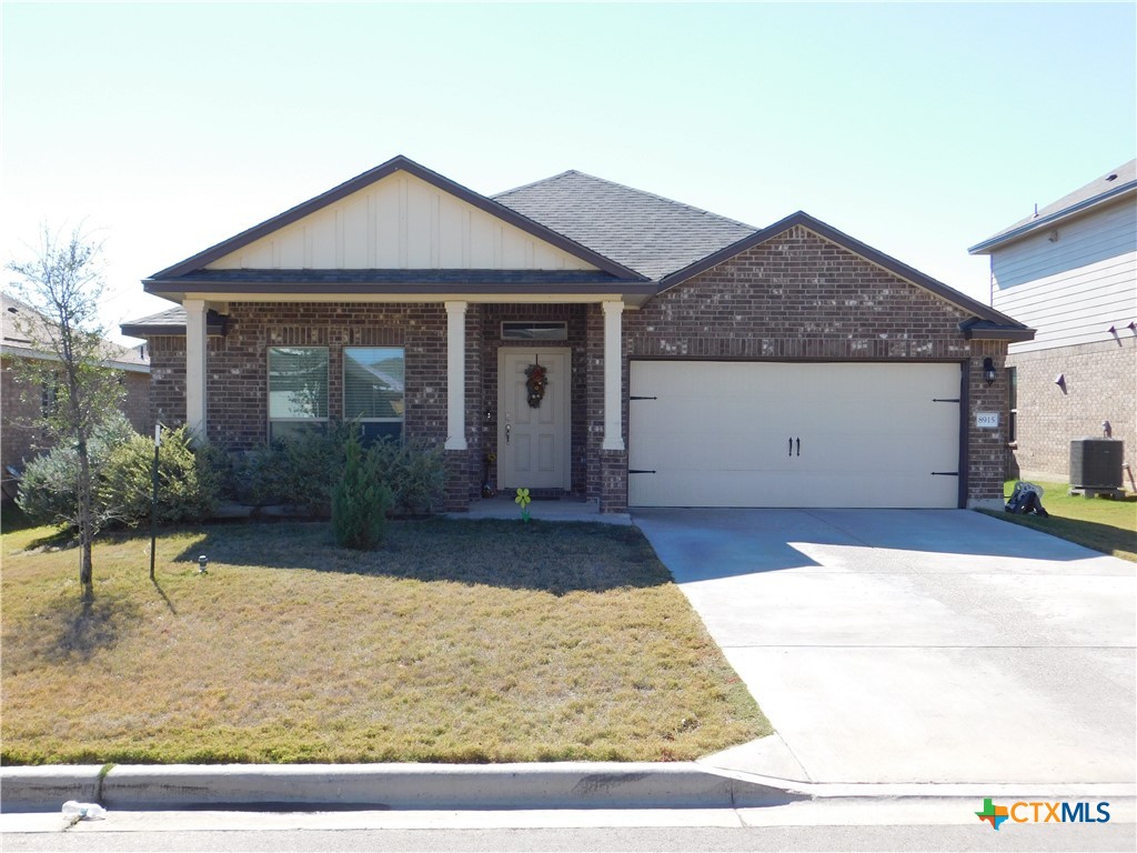 8915 Hidden Oaks Drive Property Photo 1