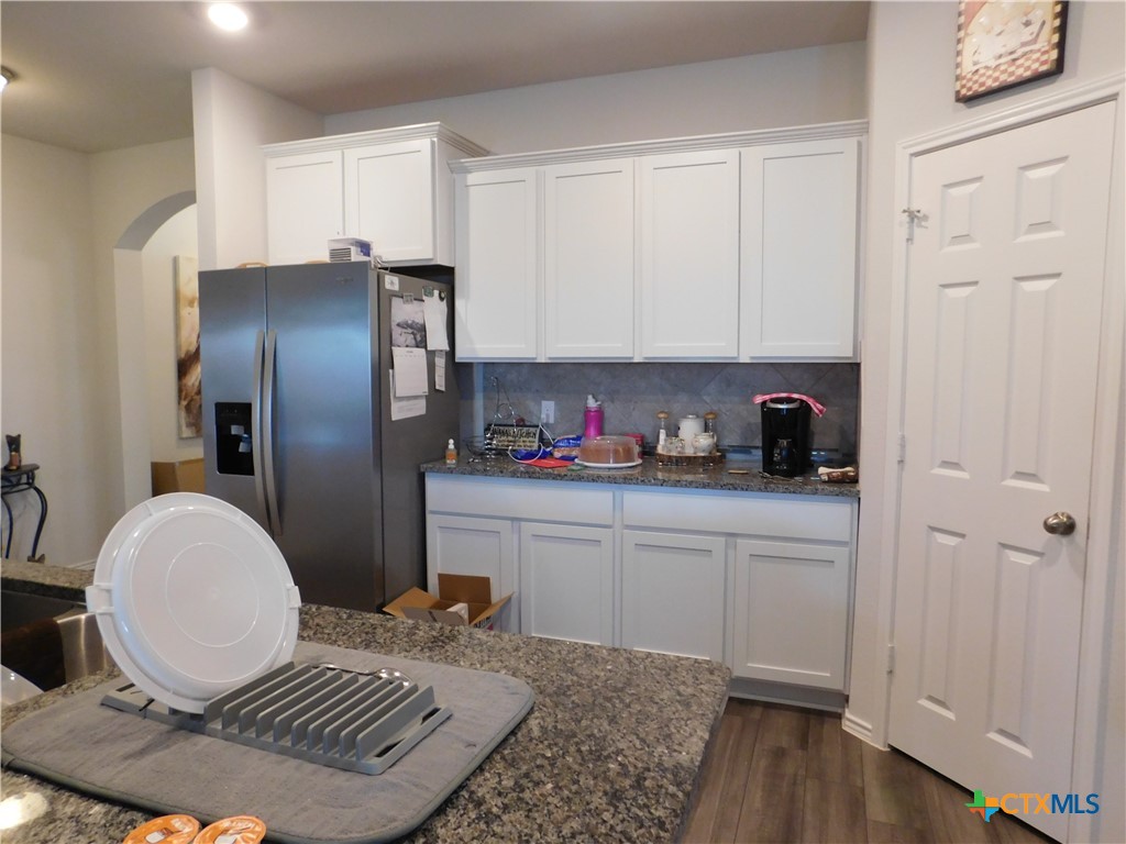 8915 Hidden Oaks Drive Property Photo 6