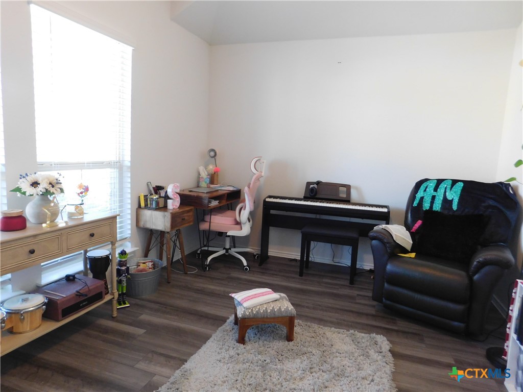 8915 Hidden Oaks Drive Property Photo 18