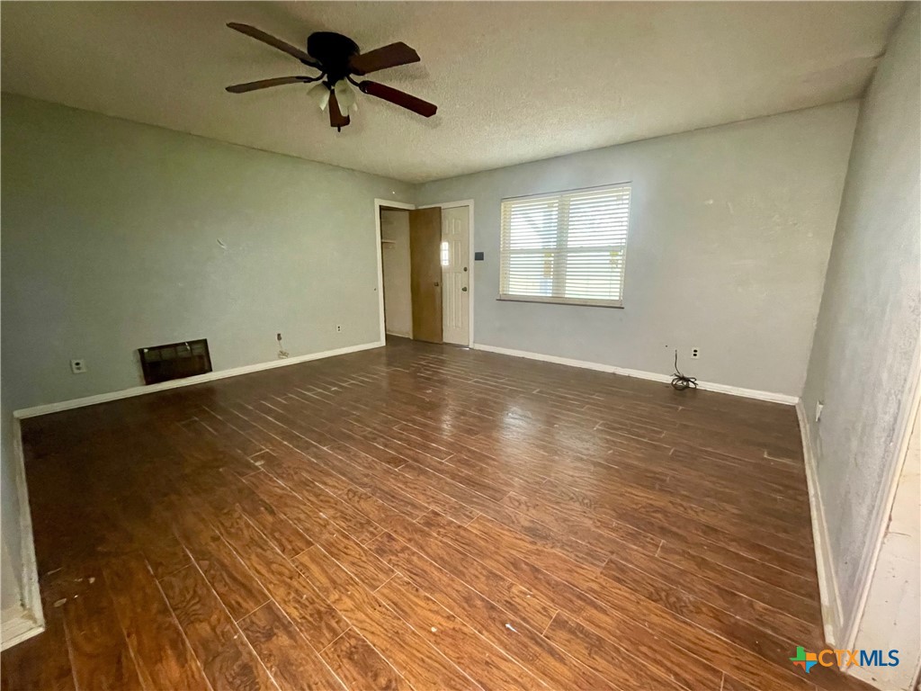 7608 N Hwy 14 Property Photo 3