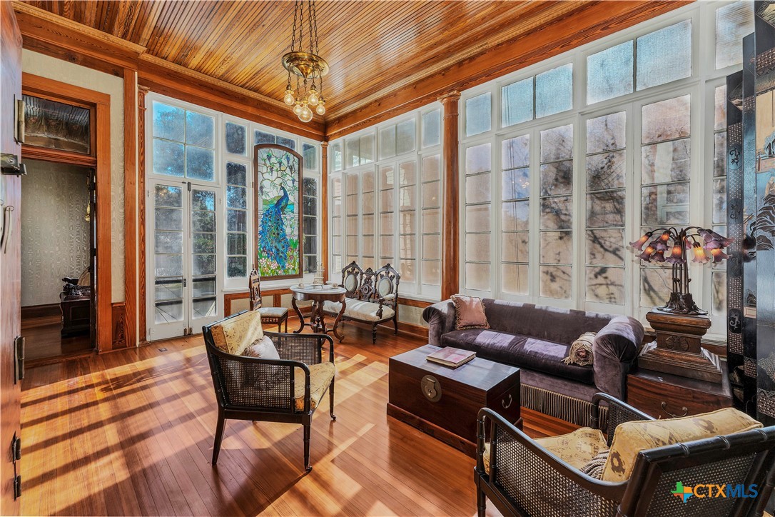 524 Saint Peter Street Property Photo 1