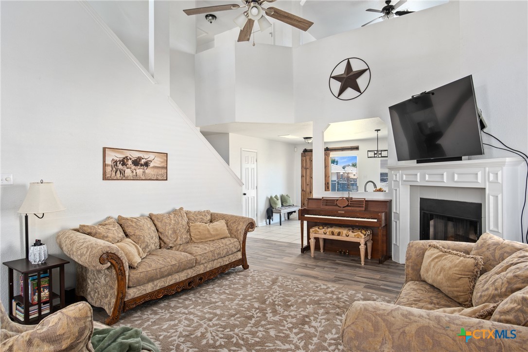 5607 Schorn Drive Property Photo 8