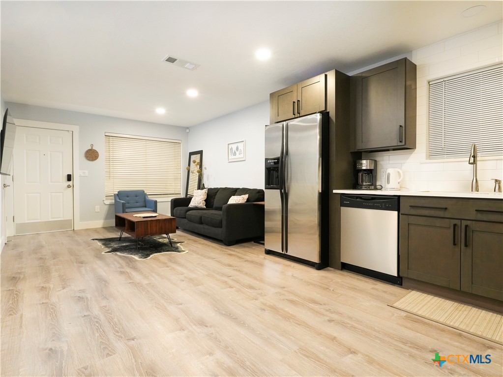 615 E 9th Avenue Property Photo 6