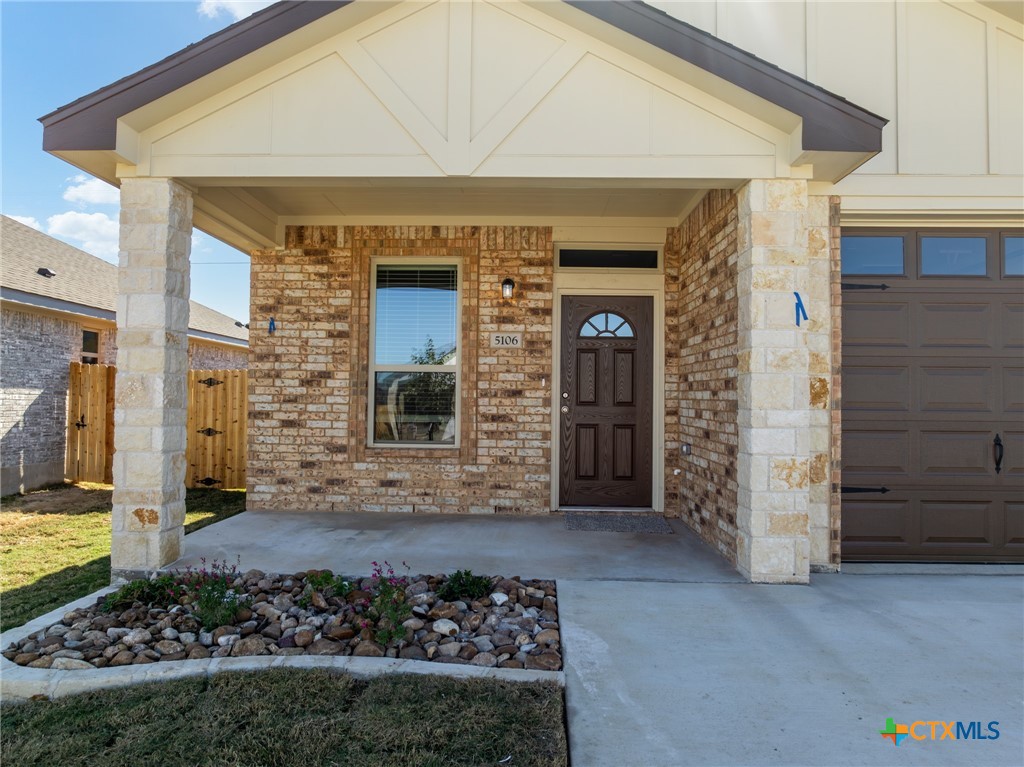 5104 Rose Garden Loop Property Photo 4