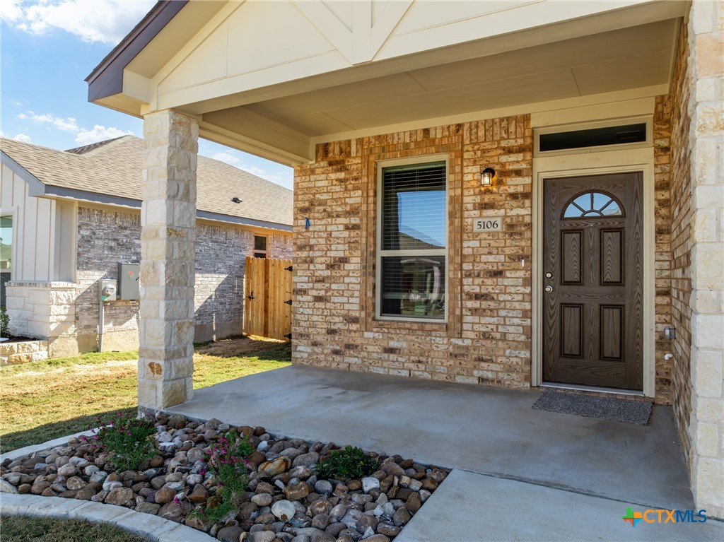 5104 Rose Garden Loop Property Photo 5