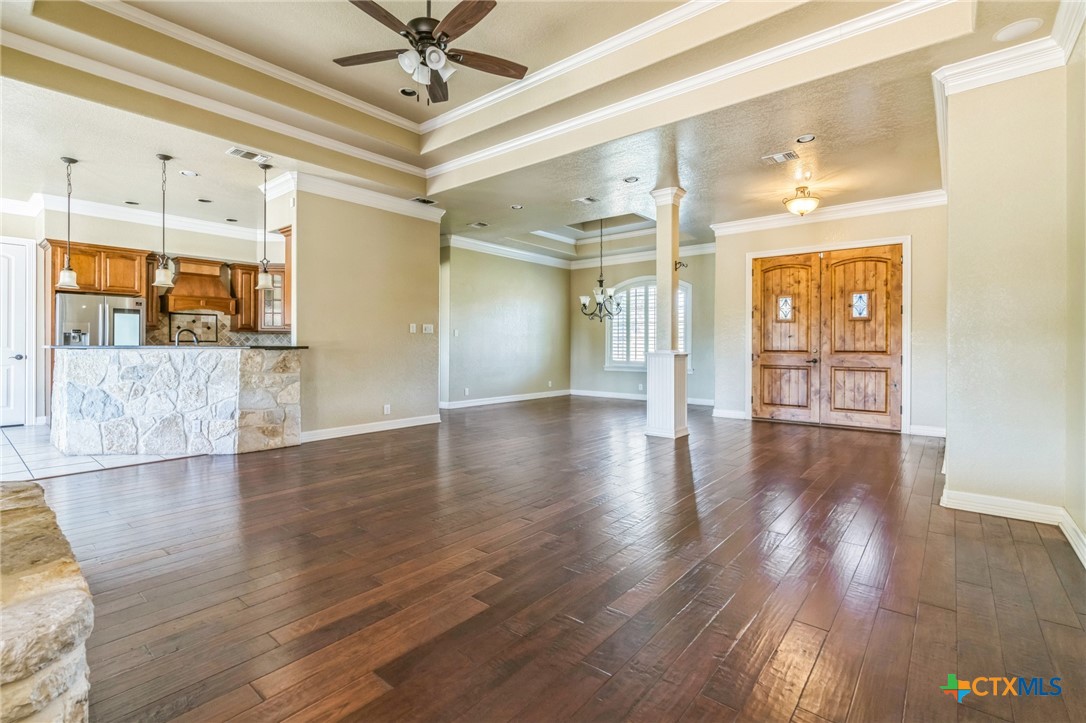 715 Deer Run Way Property Photo 4