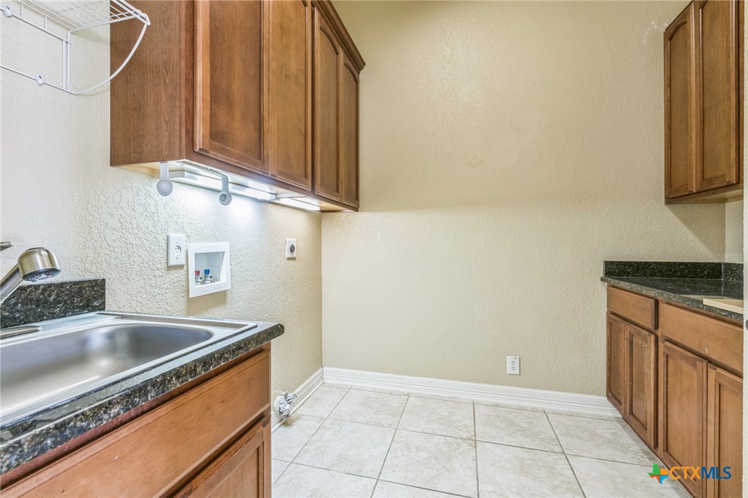 715 Deer Run Way Property Photo 32