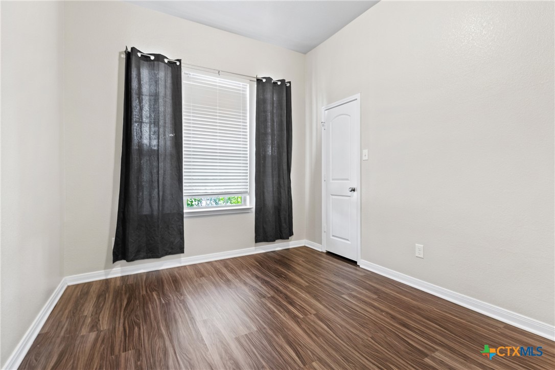 1910 Ashburn Drive Property Photo 4