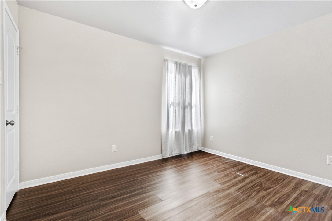 1910 Ashburn Drive Property Photo 5