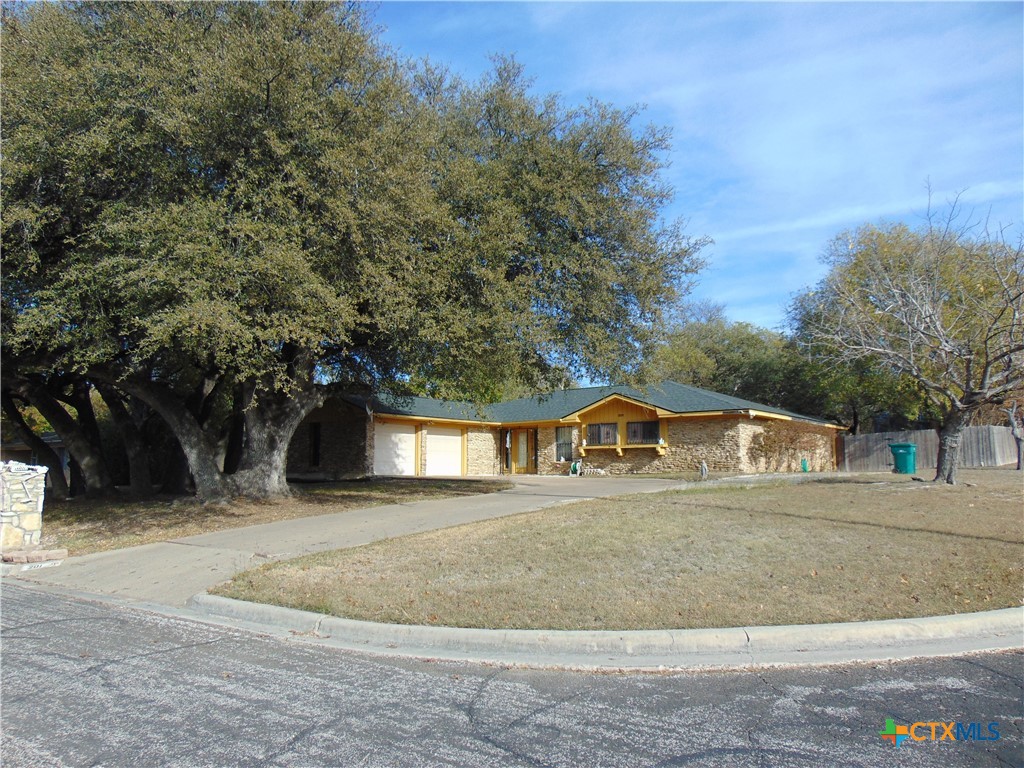 201 Spanish Oaks Drive Property Photo