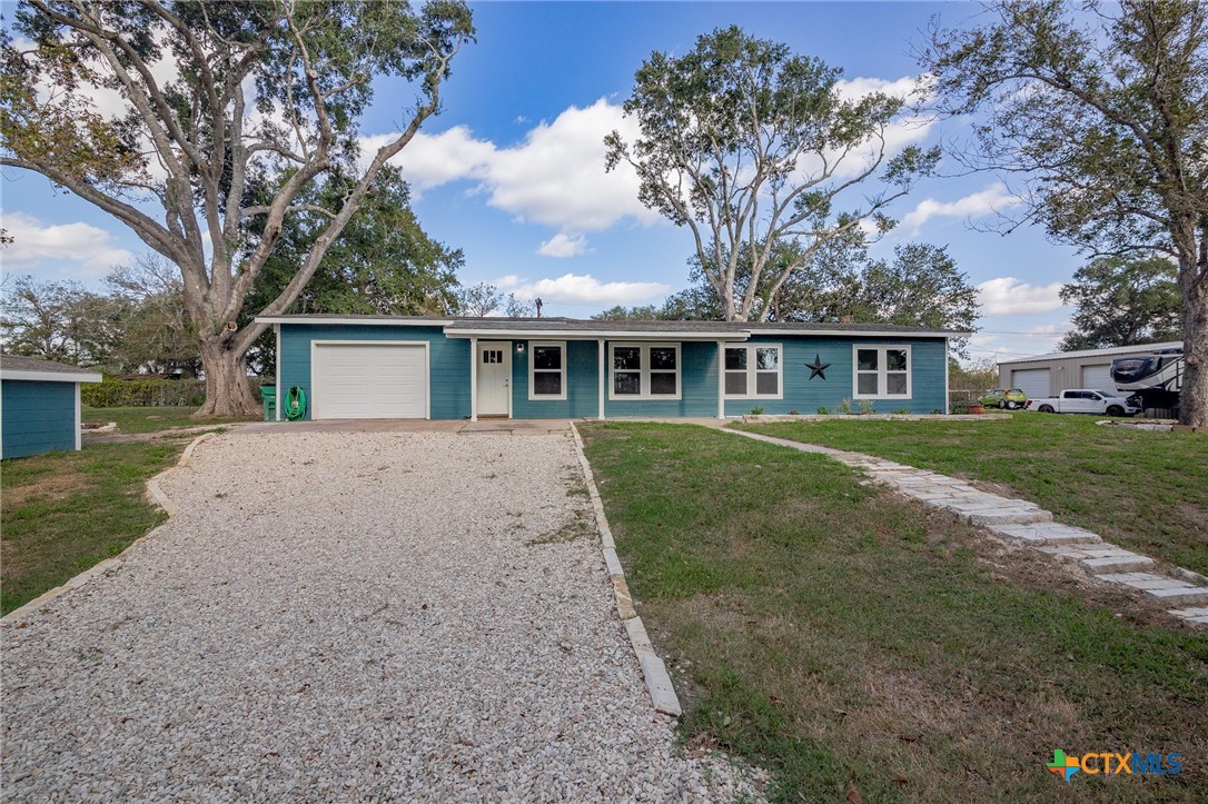 81 Crescent Drive Property Photo 1