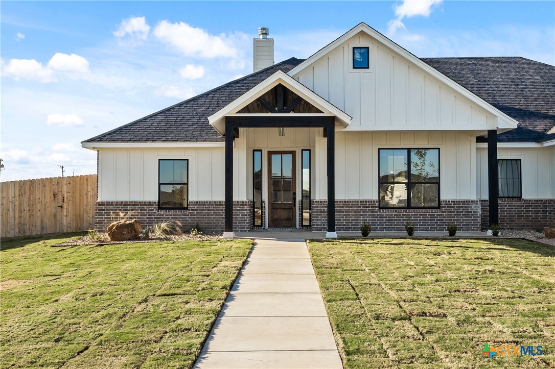 5218 Hollow Ranch Drive Property Photo 2