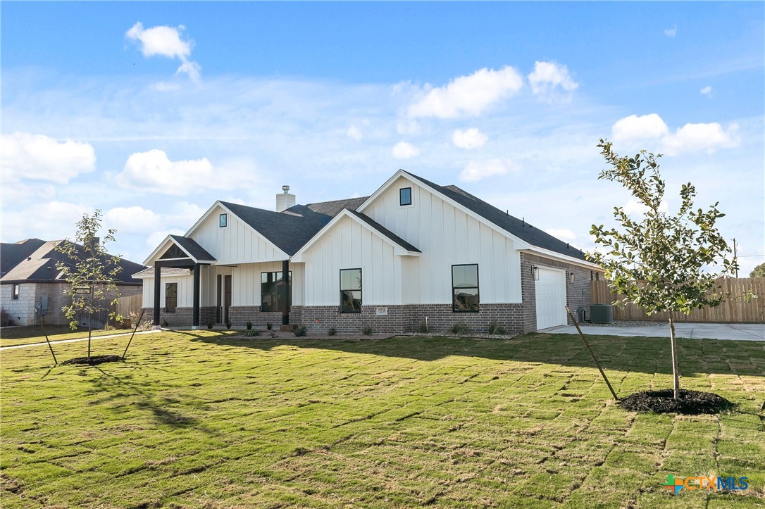 5218 Hollow Ranch Drive Property Photo 3