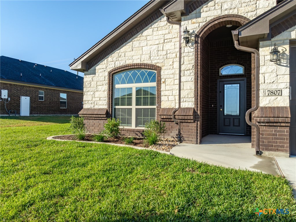 7807 Platinum Drive Property Photo 3