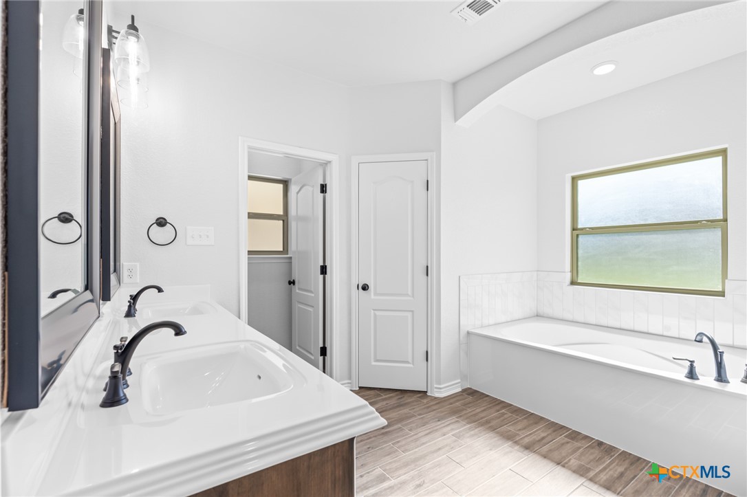 7703 Silicon Drive Property Photo 11