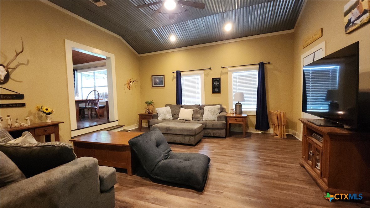 5596 Fm 616 Property Photo 10