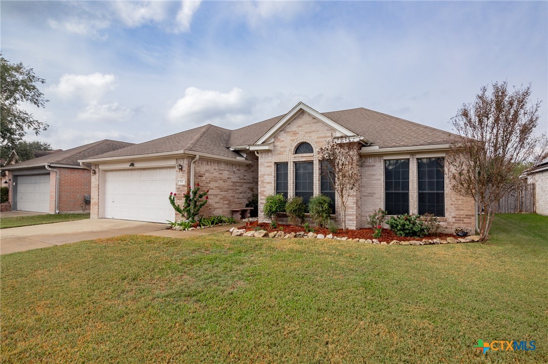 313 Macon Creek Property Photo 1