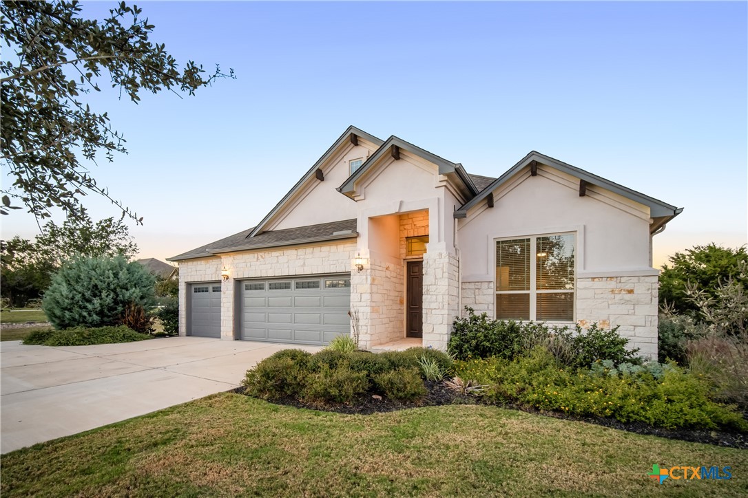 1421 Nature View Loop Property Photo 2