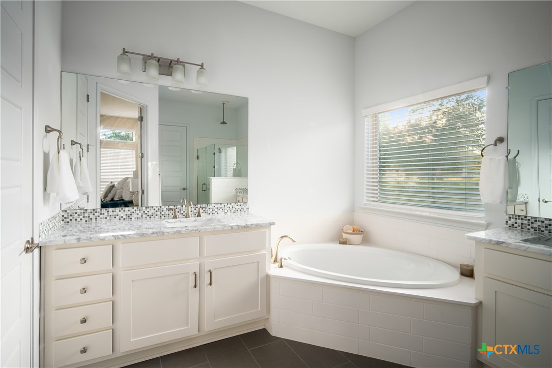 1421 Nature View Loop Property Photo 16