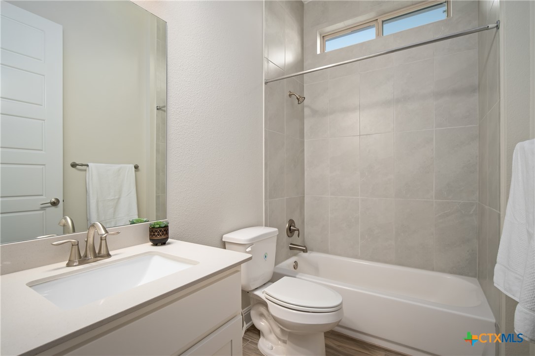 1421 Nature View Loop Property Photo 27