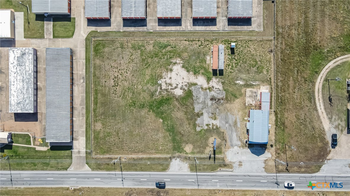1806 E Highway 290 Property Photo 2