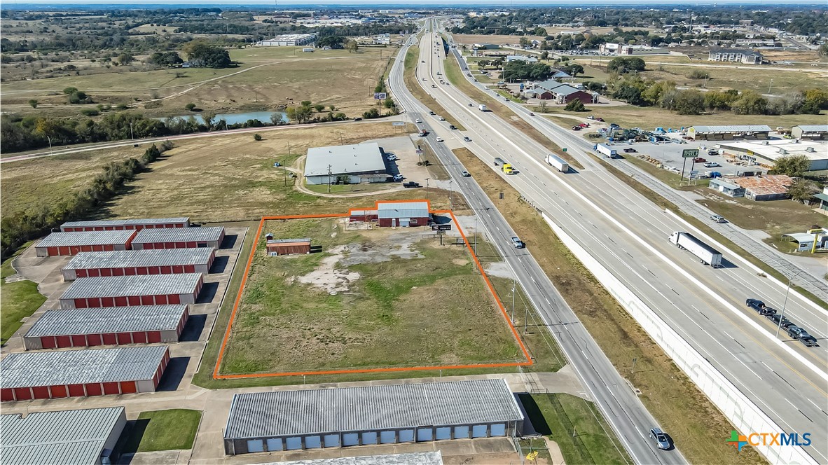 1806 E Highway 290 Property Photo 4