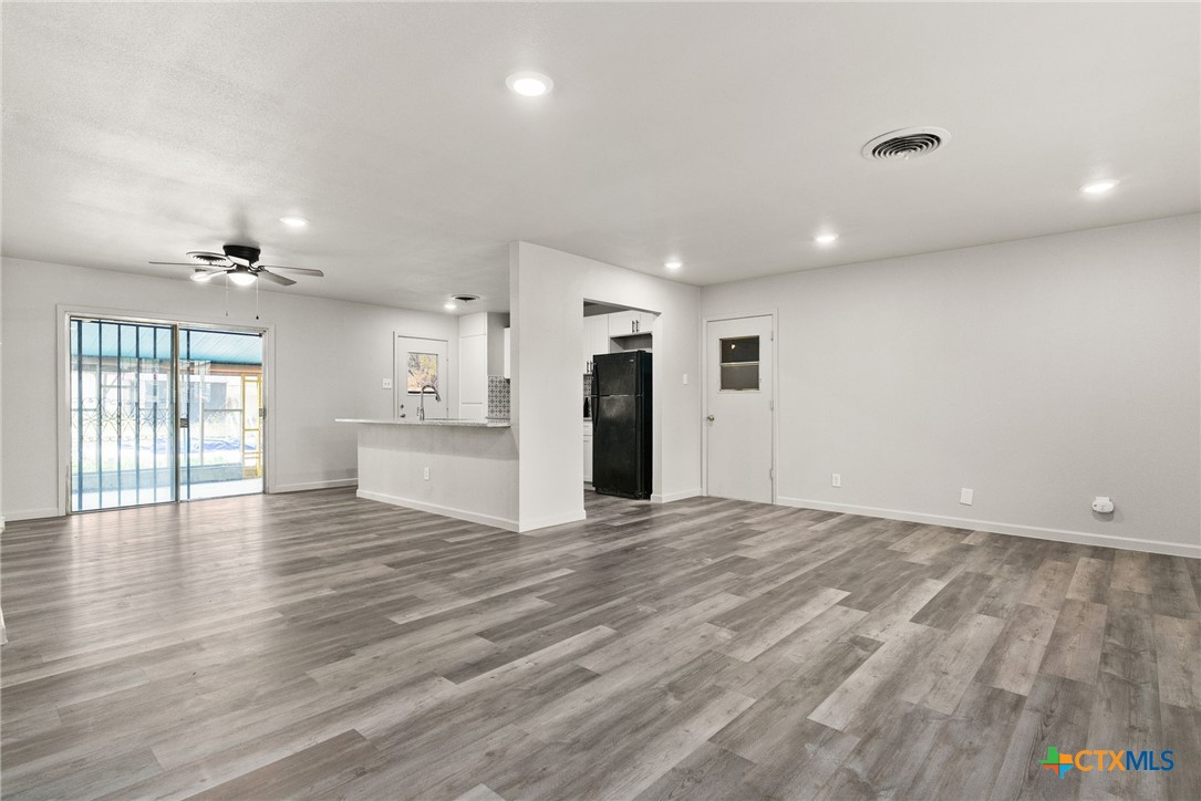 1403 Meadow Drive Property Photo 4