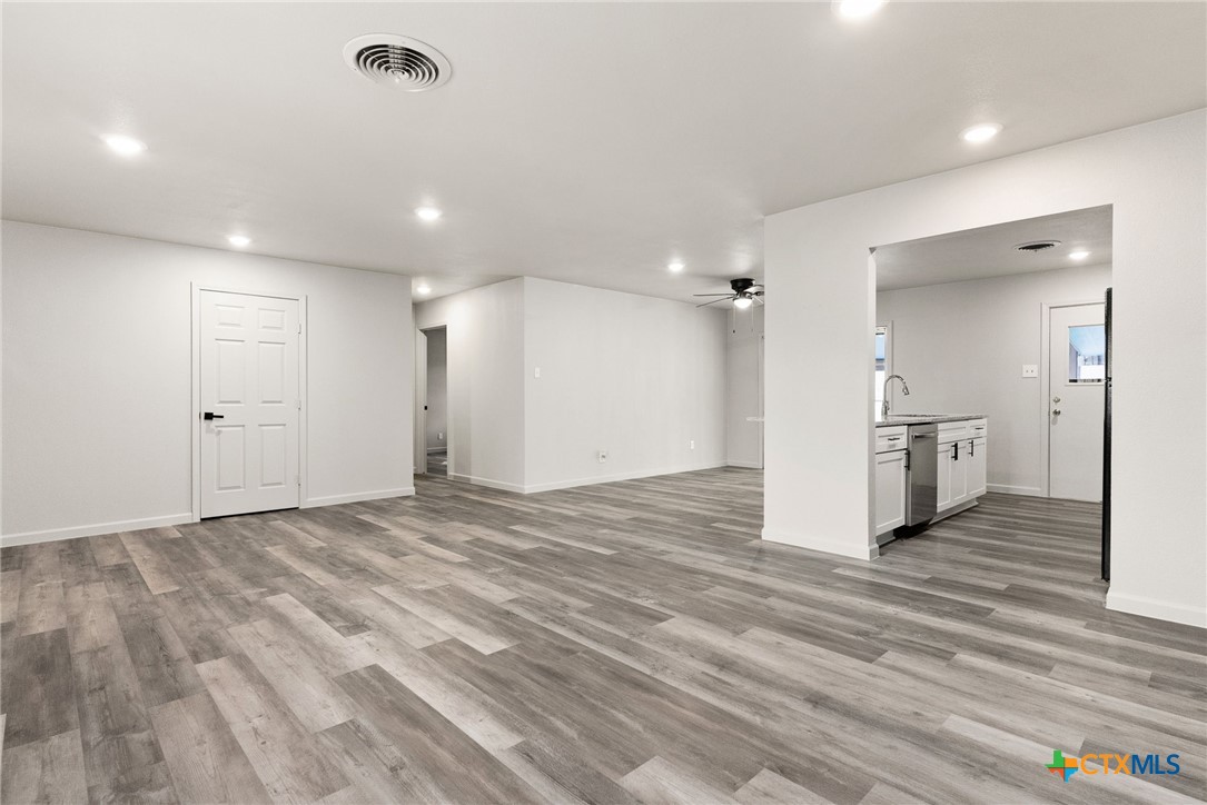 1403 Meadow Drive Property Photo 5