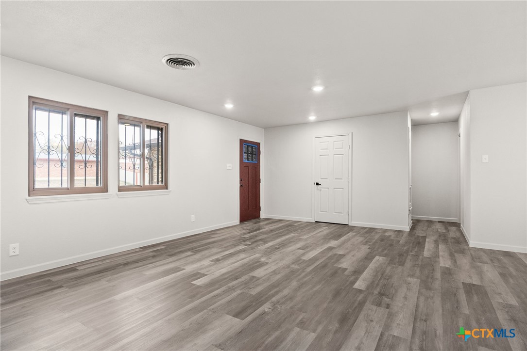 1403 Meadow Drive Property Photo 6