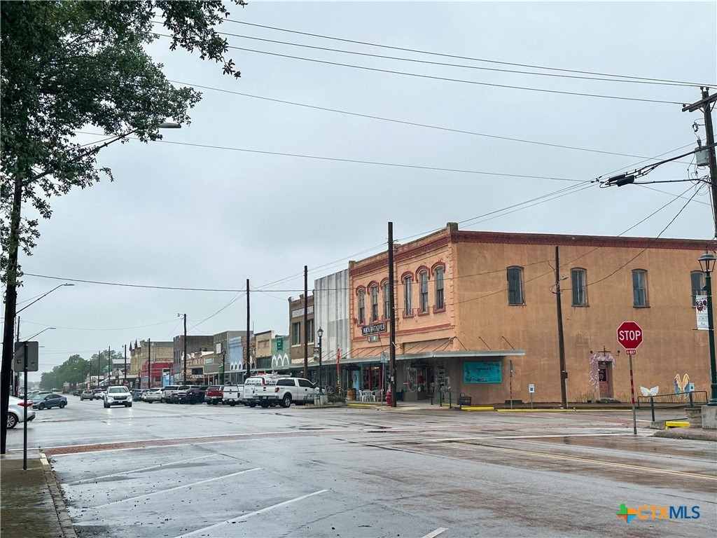 608 Lamar Street Property Photo 10
