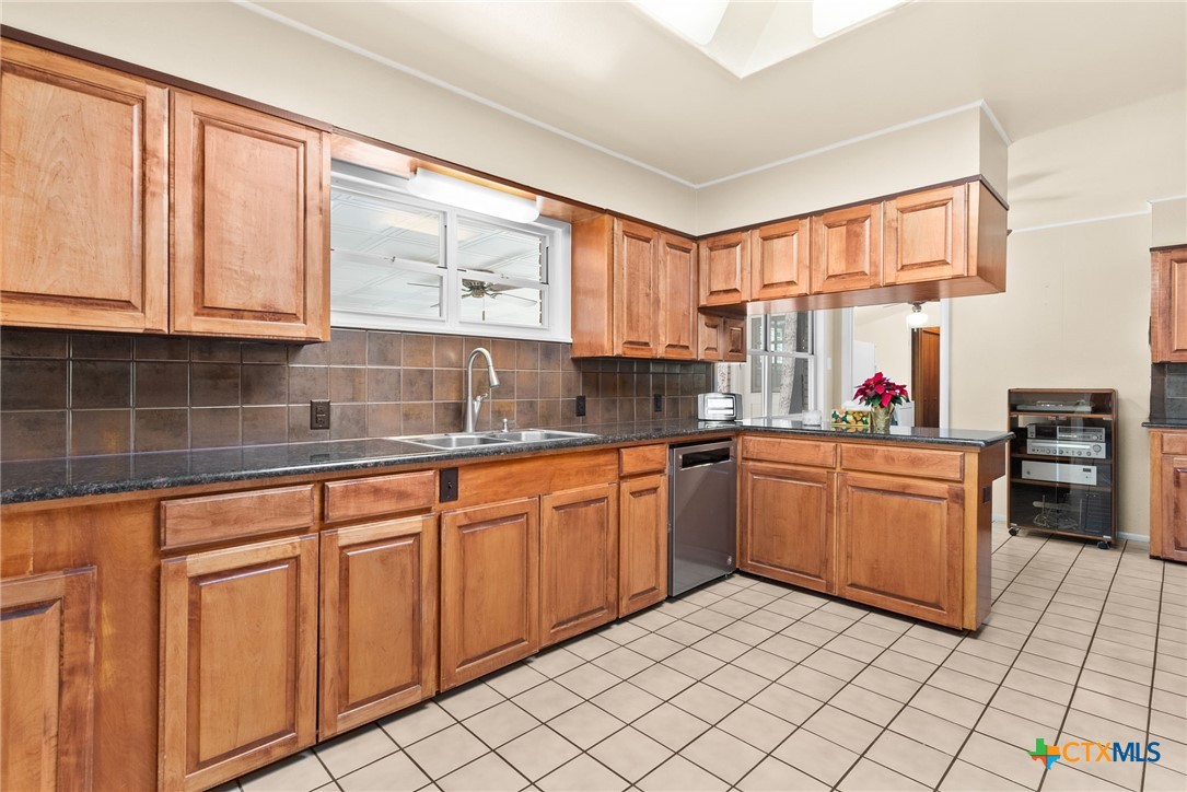 708 W North Avenue Property Photo 15